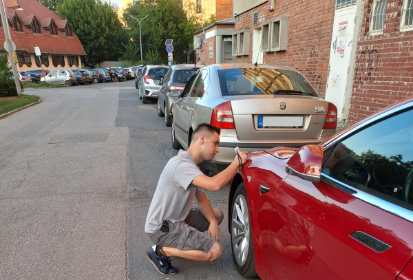 A festék rétegvastagság méréssel megkeressük a korábbi sérüléseket.